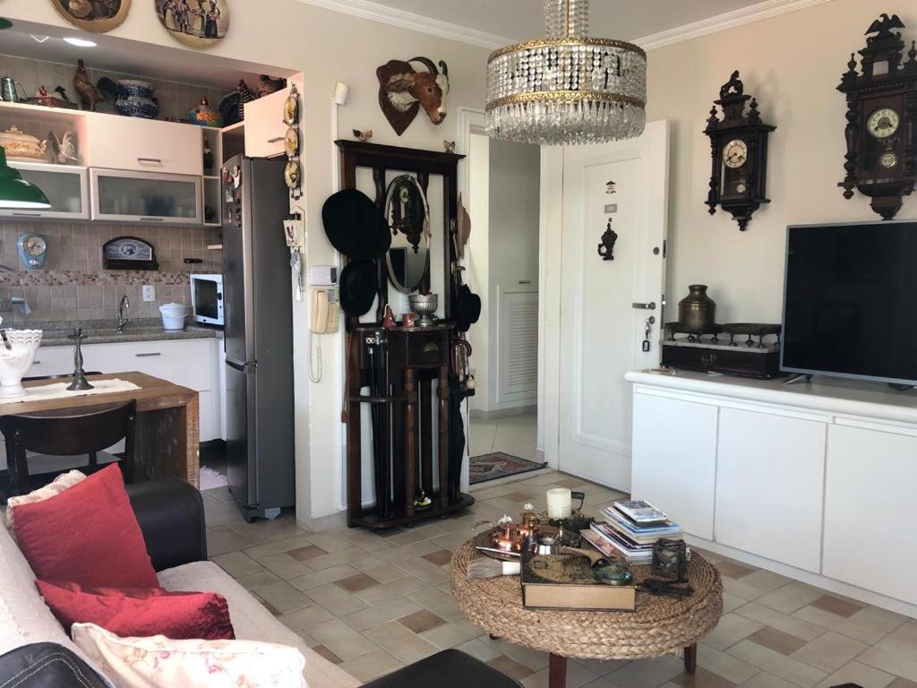 Edifício Afonso Delambert Apartamento *